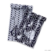 ガンダム柄とジオン軍柄のコラボ浴衣。