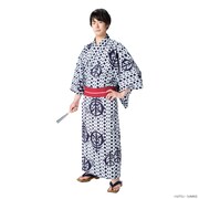 ジオン軍柄浴衣と、ジオン軍デザインの角帯・右近下駄をセットで着た様子。