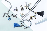 「銀魂」の腕時計とチャームセット。