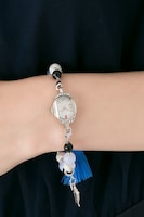 坂田銀時モデル腕時計の着用イメージ。