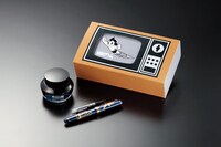 「鉄腕アトム」万年筆一式。