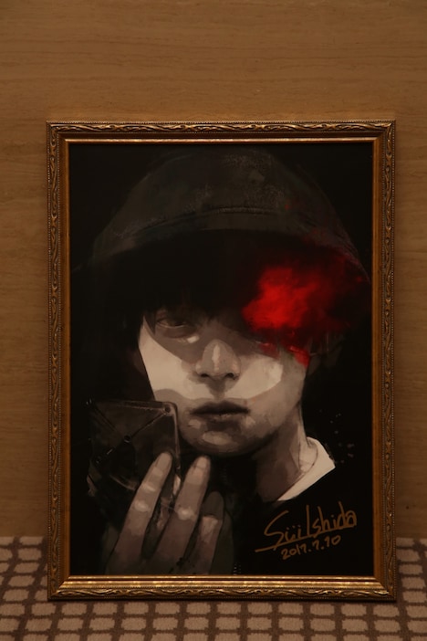 石田スイが描き下ろした金木研のイラスト。