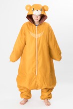 「NEW GAME!! 青葉の寝袋風ルームウェア」の着用イメージ。