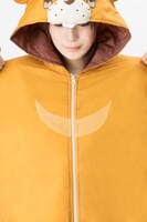 「NEW GAME!! 青葉の寝袋風ルームウェア」の着用イメージ。