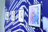 「創刊50周年記念 週刊少年ジャンプ展VOL.1 創刊～1980年代、伝説のはじまり」の様子。(c)北条司／NSP 1985