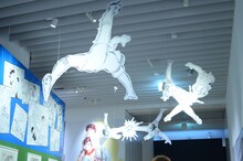 「創刊50周年記念 週刊少年ジャンプ展VOL.1 創刊～1980年代、伝説のはじまり」の様子。(c)高橋陽一／集英社