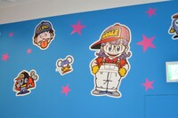 「創刊50周年記念 週刊少年ジャンプ展VOL.1 創刊～1980年代、伝説のはじまり」の様子。(c)鳥山明／集英社