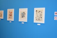 「創刊50周年記念 週刊少年ジャンプ展VOL.1 創刊～1980年代、伝説のはじまり」の様子。(c)鳥山明／集英社