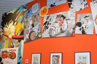 「創刊50周年記念 週刊少年ジャンプ展VOL.1 創刊～1980年代、伝説のはじまり」の様子。(c)バードスタジオ／集英社