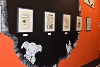 「創刊50周年記念 週刊少年ジャンプ展VOL.1 創刊～1980年代、伝説のはじまり」の様子。(c)バードスタジオ／集英社