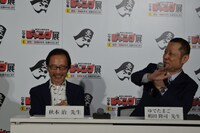 左から秋本治、ゆでたまご・嶋田隆司。