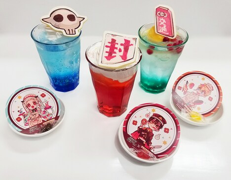 「地縛少年 花子くん」コラボカフェで提供されるドリンク。