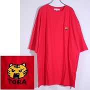 「『弱虫ペタル』超ゆったりサイズ ROOM Tシャツ」より、TORA（RED）。