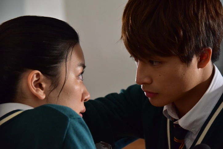 「ひるなかの流星」の場面写真。