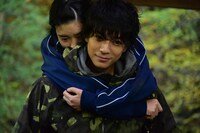 「ひるなかの流星」の場面写真。