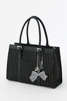 「黑執事 Book of Circus」グレル・サトクリフモデルのバッグ。