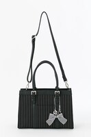 「黑執事 Book of Circus」ウィリアム・T・スピアーズモデルのバッグ。