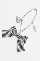 「黑執事 Book of Circus」ウィリアム・T・スピアーズモデルのバッグに付属するチャーム。