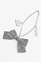 「黑執事 Book of Circus」ロナルド・ノックスモデルのバッグに付属するチャーム。