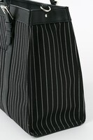 「黑執事 Book of Circus」とのコラボによるバッグ。