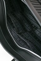 「黑執事 Book of Circus」とのコラボによるバッグ。