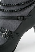 「黑執事 Book of the Atlantic」葬儀屋モデルのブーツ。