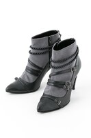 「黑執事 Book of the Atlantic」葬儀屋モデルのブーツ。