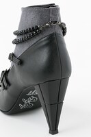 「黑執事 Book of the Atlantic」葬儀屋モデルのブーツ。