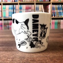 「春風のエトランゼ展～紀伊カンナの世界～」で販売されるマグカップ。