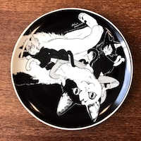 「春風のエトランゼ展～紀伊カンナの世界～」で販売されるプレート。