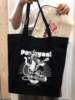 「春風のエトランゼ展～紀伊カンナの世界～」で販売されるトートバッグ。