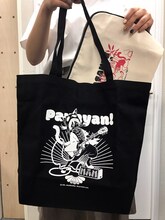 「春風のエトランゼ展～紀伊カンナの世界～」で販売されるトートバッグ。