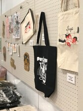 「春風のエトランゼ展～紀伊カンナの世界～」の様子。