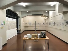 「春風のエトランゼ展～紀伊カンナの世界～」の様子。