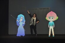 月影先生と同じポーズを取る美内すずえ。