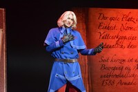 ミュージカル「ヘタリア～in the new world～」ゲネプロより、寿里演じるフランス。