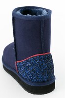 勝生勇利モデルのムートンブーツ。