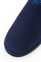 勝生勇利モデルのムートンブーツ。