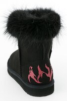 ユーリ・プリセツキーモデルのムートンブーツ。