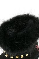 ユーリ・プリセツキーモデルのムートンブーツ。