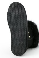 ユーリ・プリセツキーモデルのムートンブーツ。