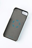 ヴィクトル・ニキフォロフモデルのスマートフォンケース。