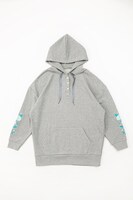 ヴィクトル・ニキフォロフモデルのパーカー。