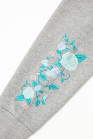 ヴィクトル・ニキフォロフモデルのパーカー。