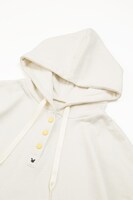 ユーリ・プリセツキーモデルのパーカー。