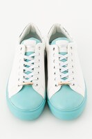 ヴィクトル・ニキフォロフモデルのスニーカー。