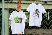 左から「BG-001 疾走Tシャツ」、「BG-000 BACKGROUND Tシャツ」。