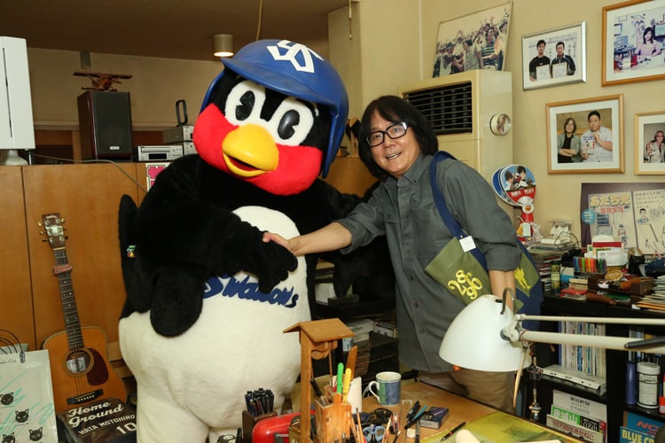 左からつば九郎、あだち充。