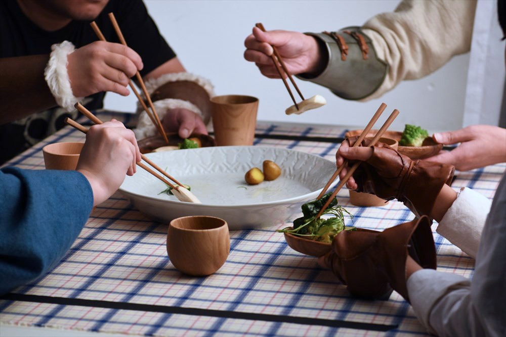 途中で食材が箸からすべり落ちてしまい、1からやり直しとなる場面も。
