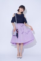 逢坂壮五をモチーフにしたショルダーバッグの使用例。